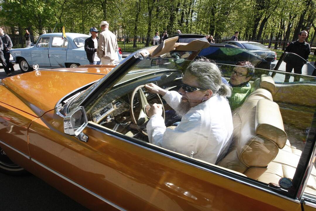Senovinių automobilių paradas 