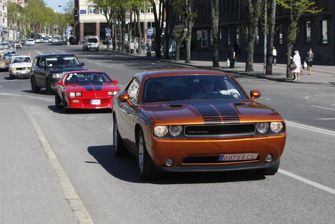 Senovinių automobilių paradas 