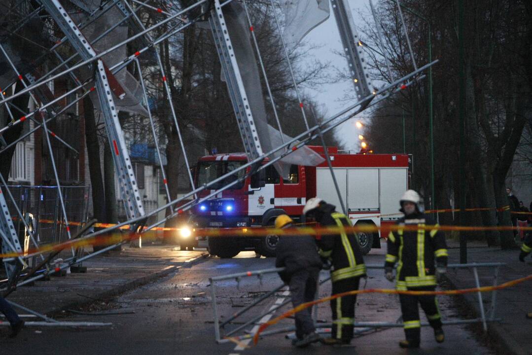 Ant klaipėdiečių galvų – pastolių kruša