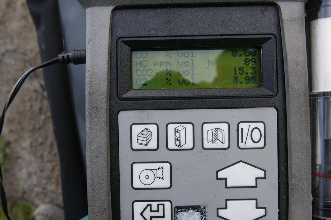 Tikrino, ar automobiliai neteršia aplinkos