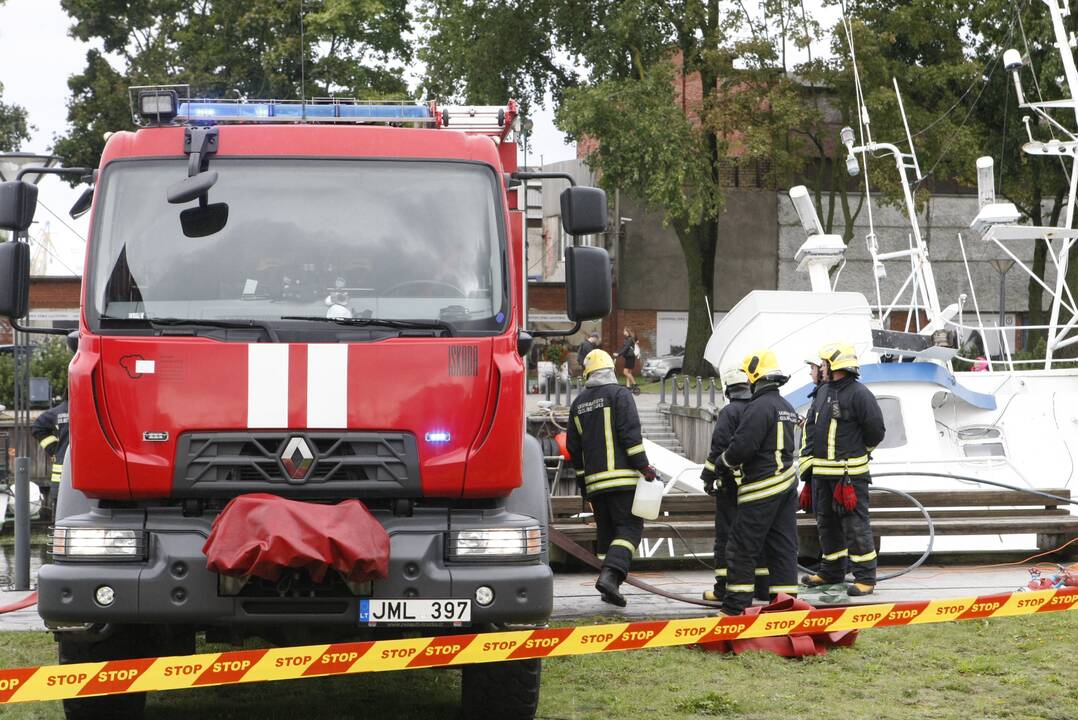 Incidentas Danės upėje: vėl skęsta senas laivas