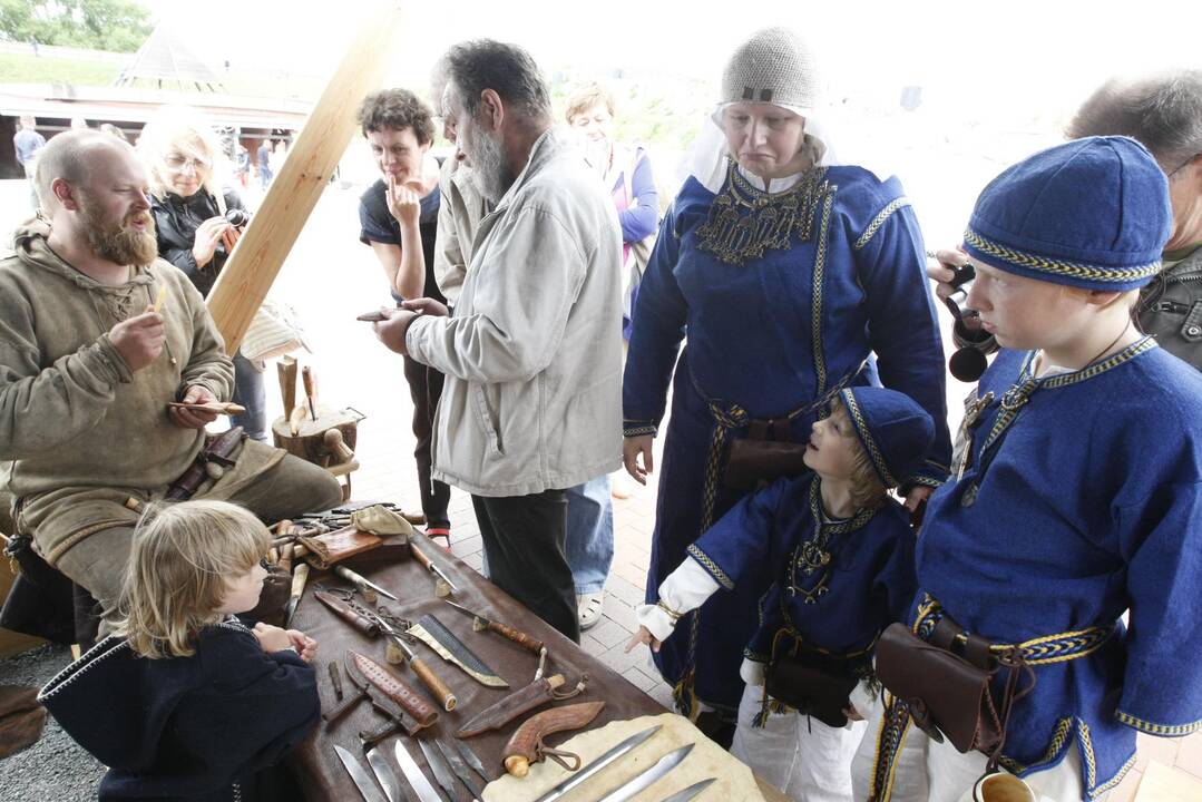 X-XI a. karybos ir amatų stovykla