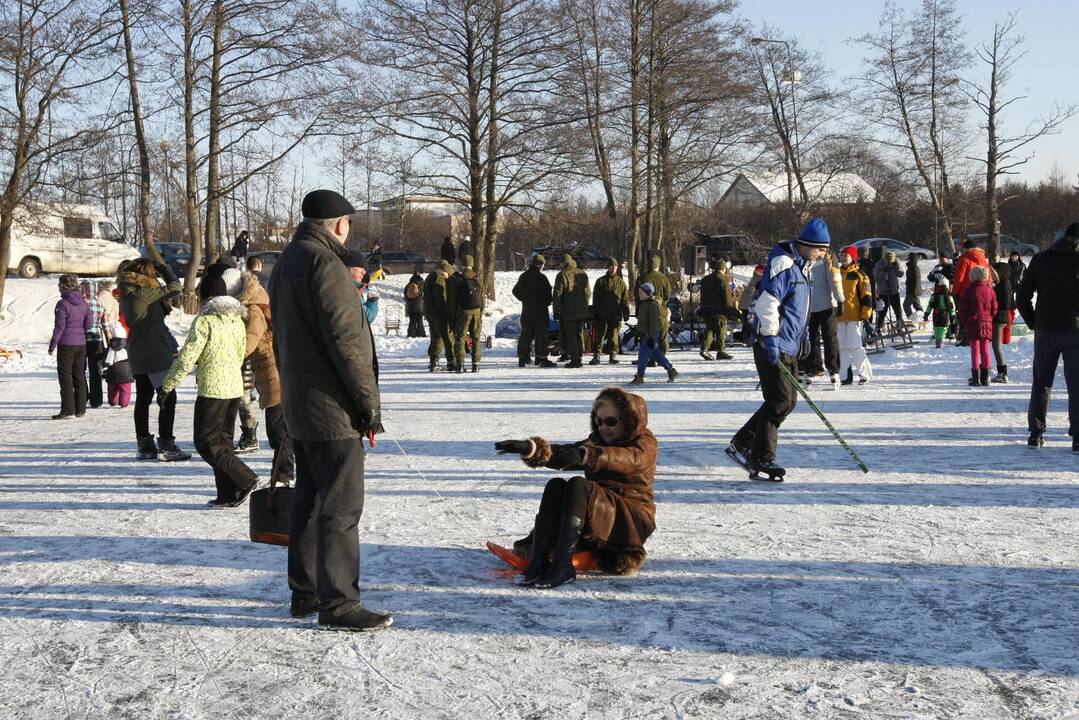 Kaimynų žiemos žaidynės ant Mumlaukio ežero
