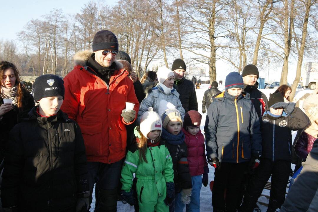 Kaimynų žiemos žaidynės ant Mumlaukio ežero