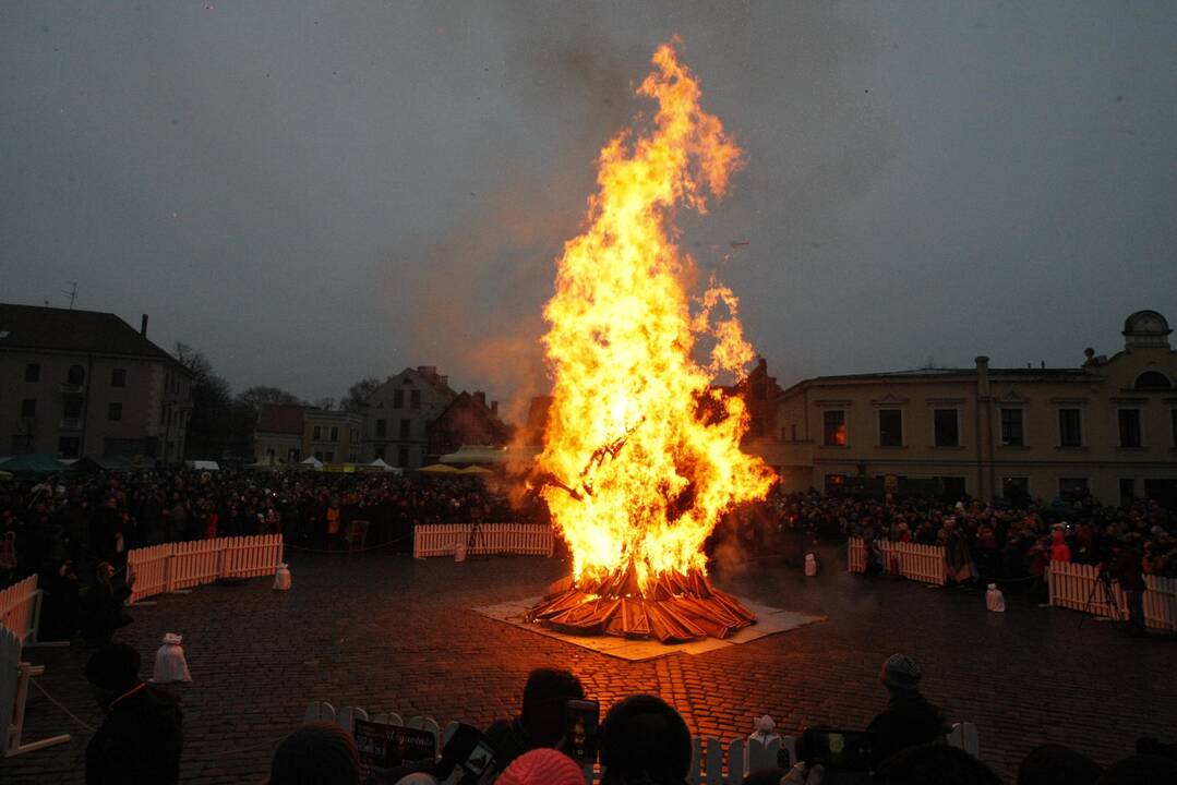 Užgavėnės Teatro aikštėje