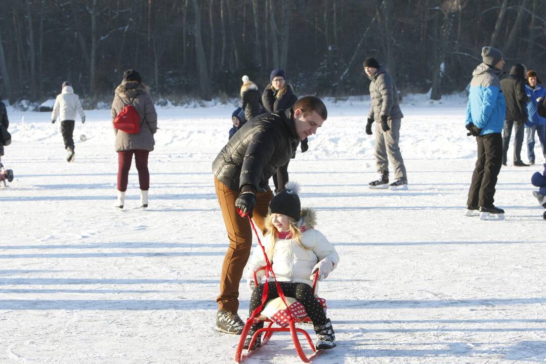 Kaimynų žiemos žaidynės ant Mumlaukio ežero