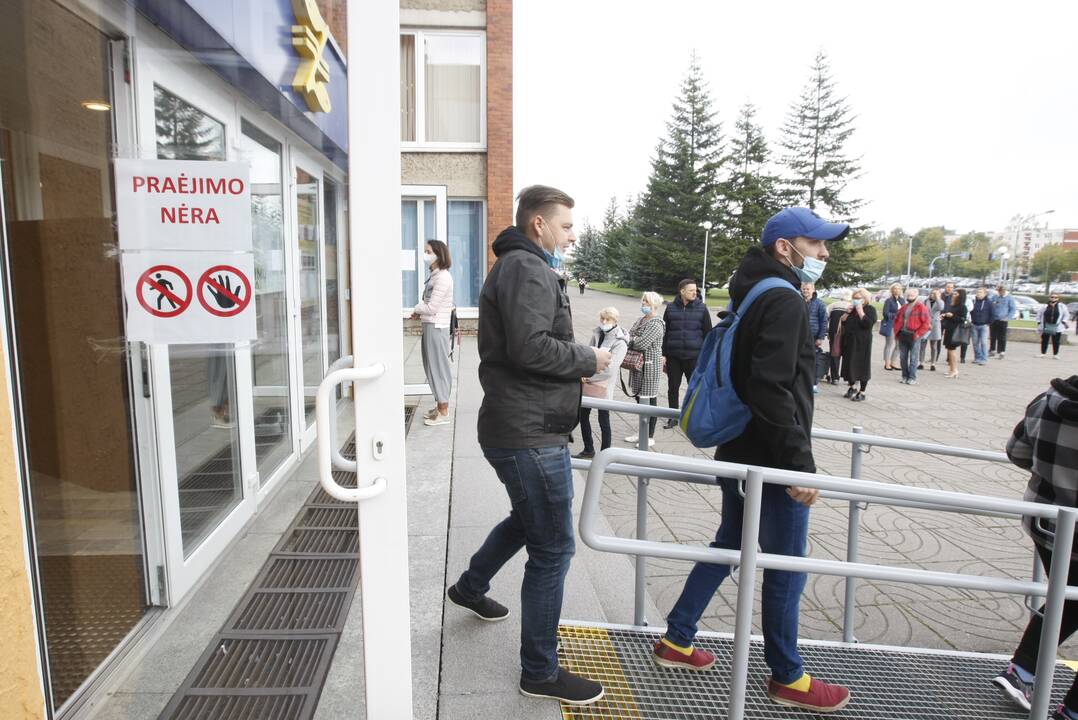 Klaipėdoje rinkėjai skubėjo balsuoti iš anksto: eilėje teko laukti apie pusvalandį