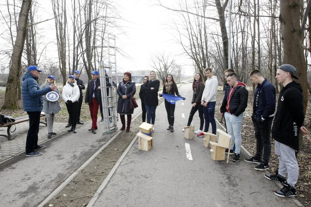 Klaipėdiečiai grąžina skolą gamtai