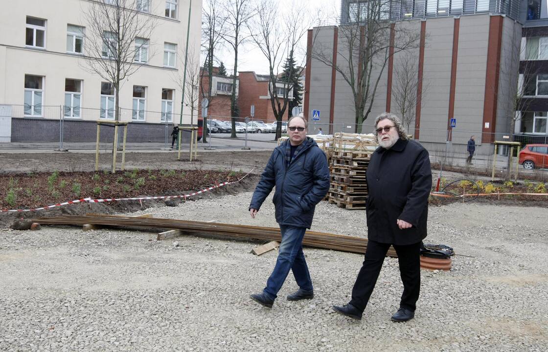 Kapsulės įleidimas Vydūno skvere