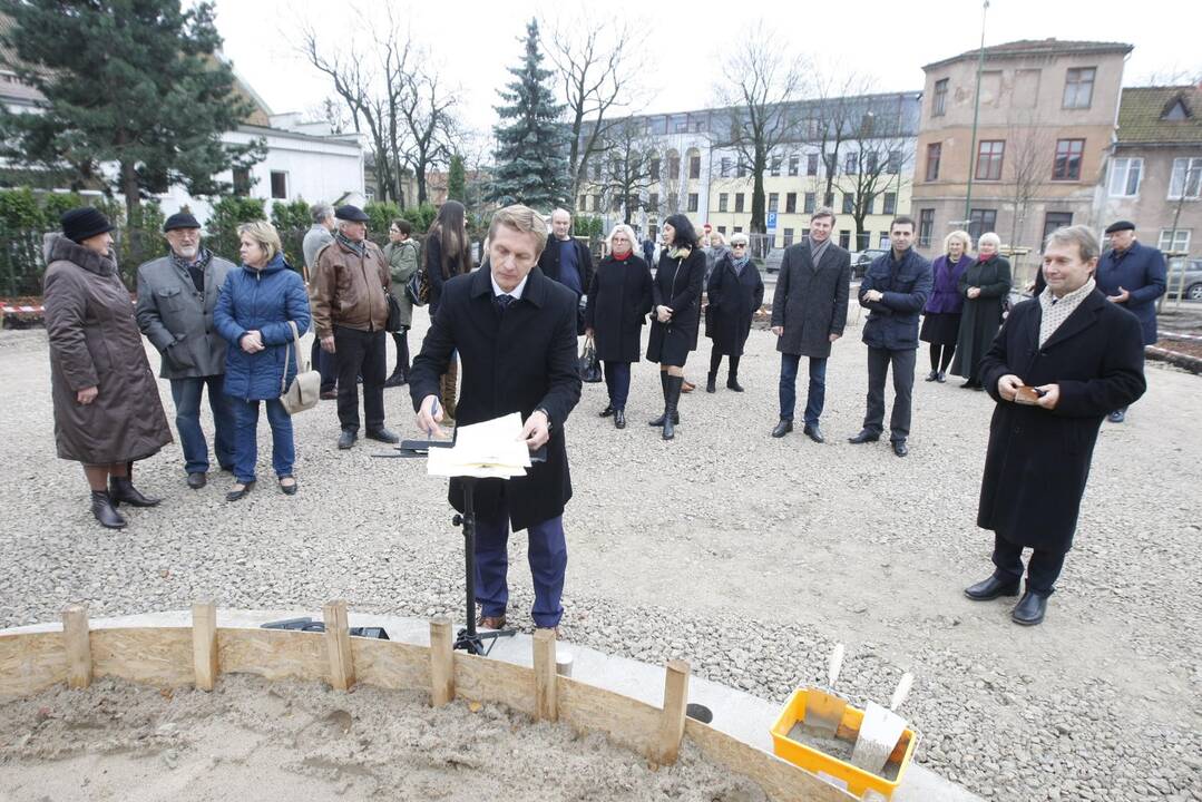 Kapsulės įleidimas Vydūno skvere