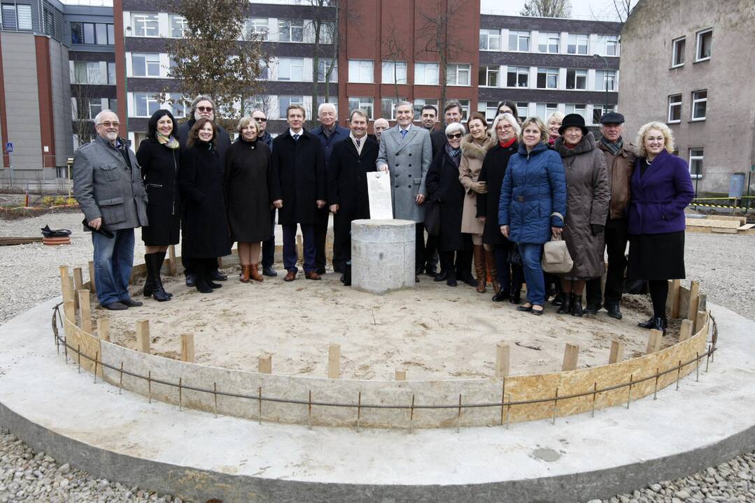 Kapsulės įleidimas Vydūno skvere