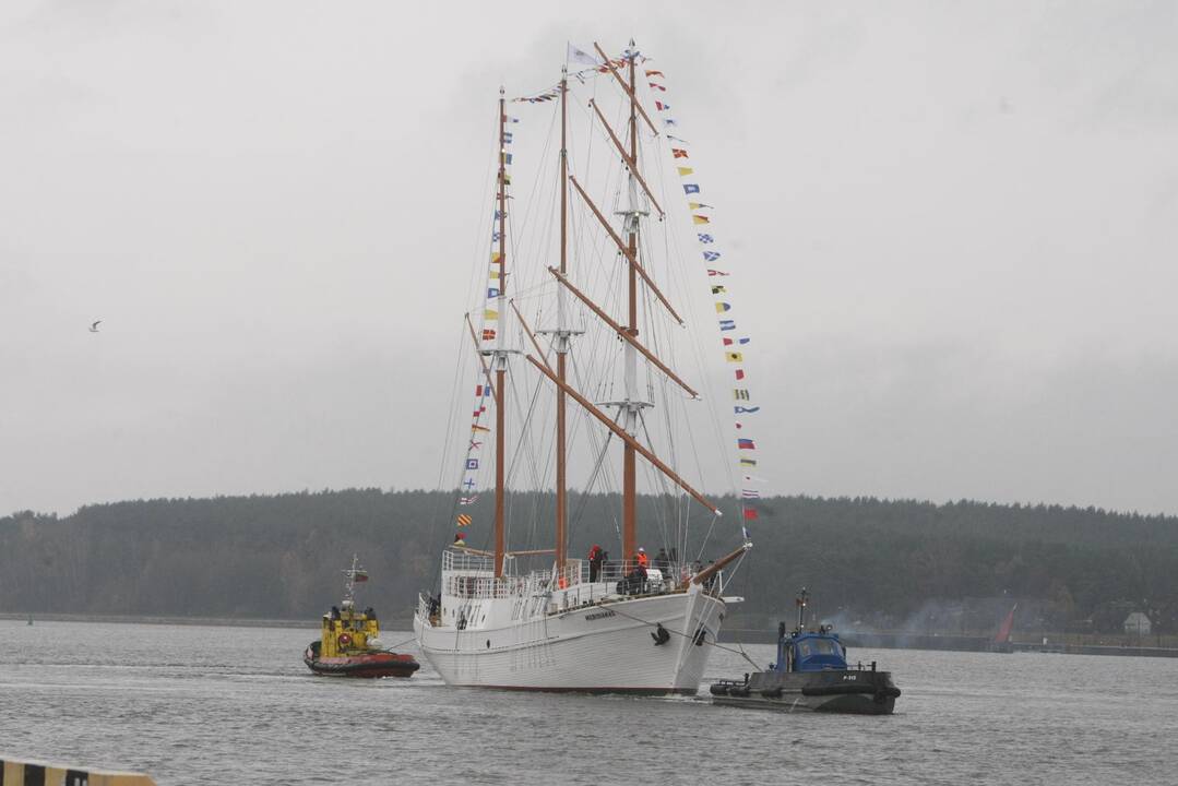 „Meridiano“ grįžimą sutrikdė tilto pakėlimas