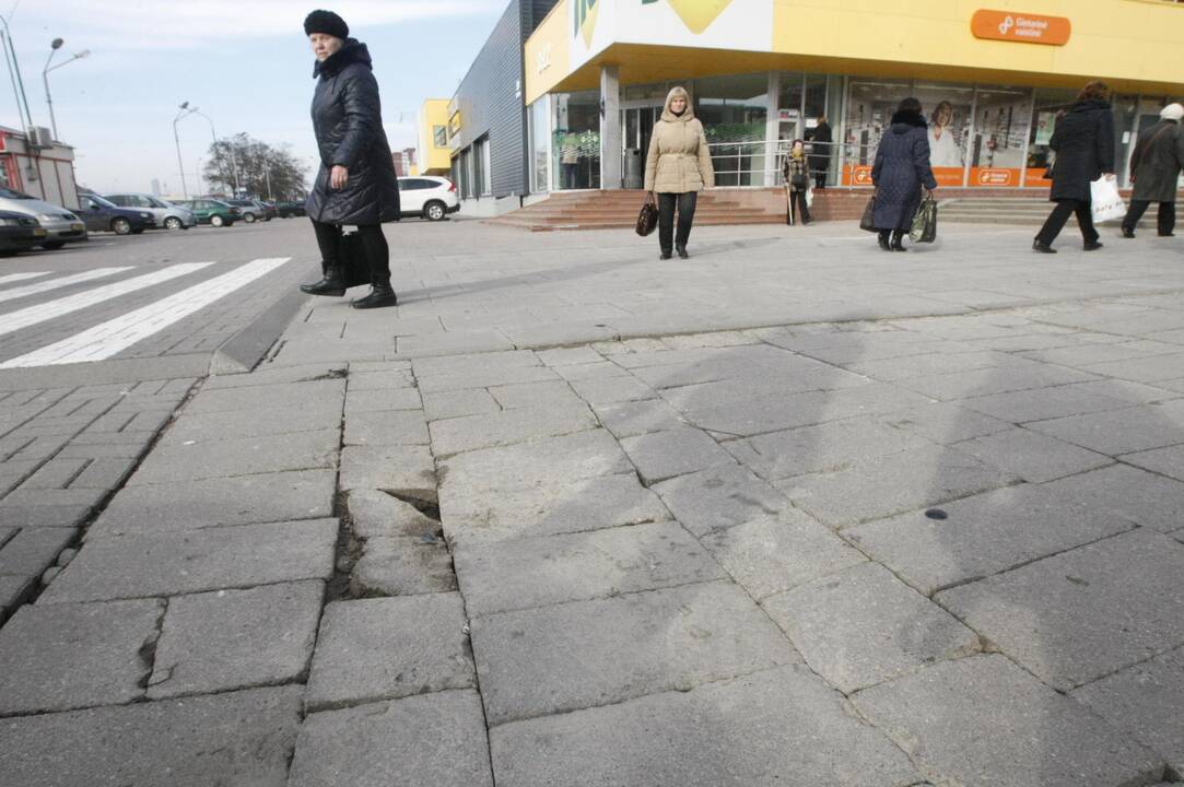 Atnaujins dar dvi aikštes