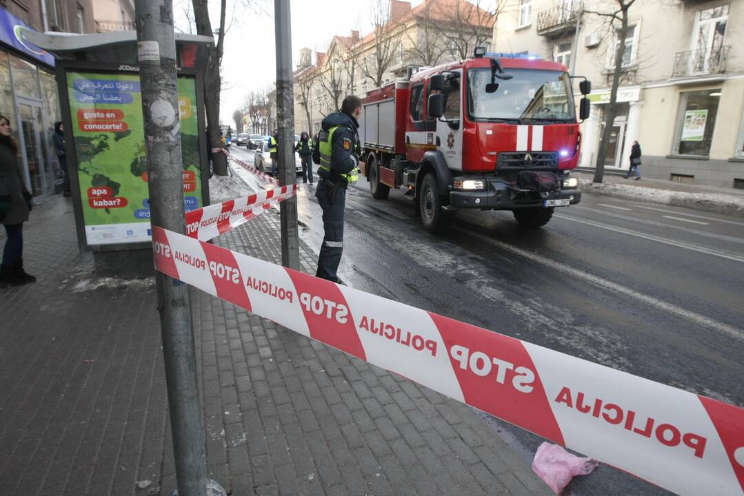 Autobusas stotelėje suvažinėjo moterį