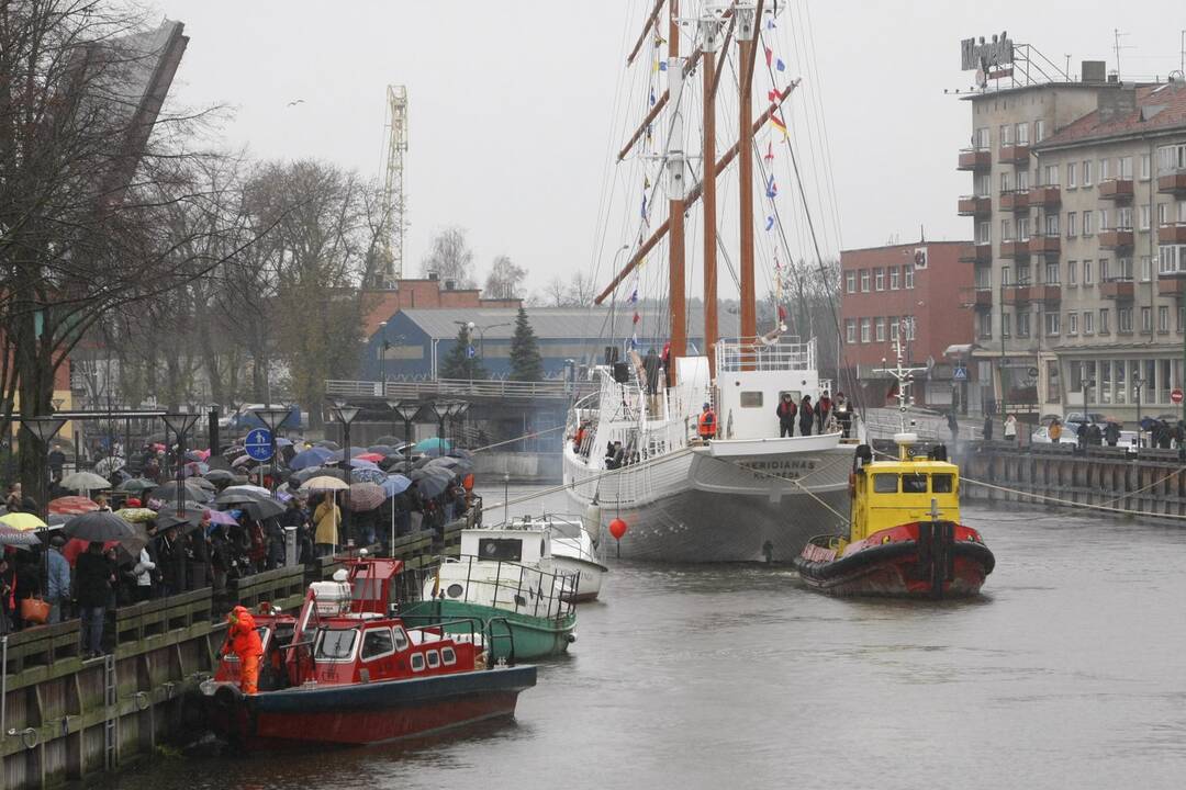 „Meridiano“ grįžimą sutrikdė tilto pakėlimas