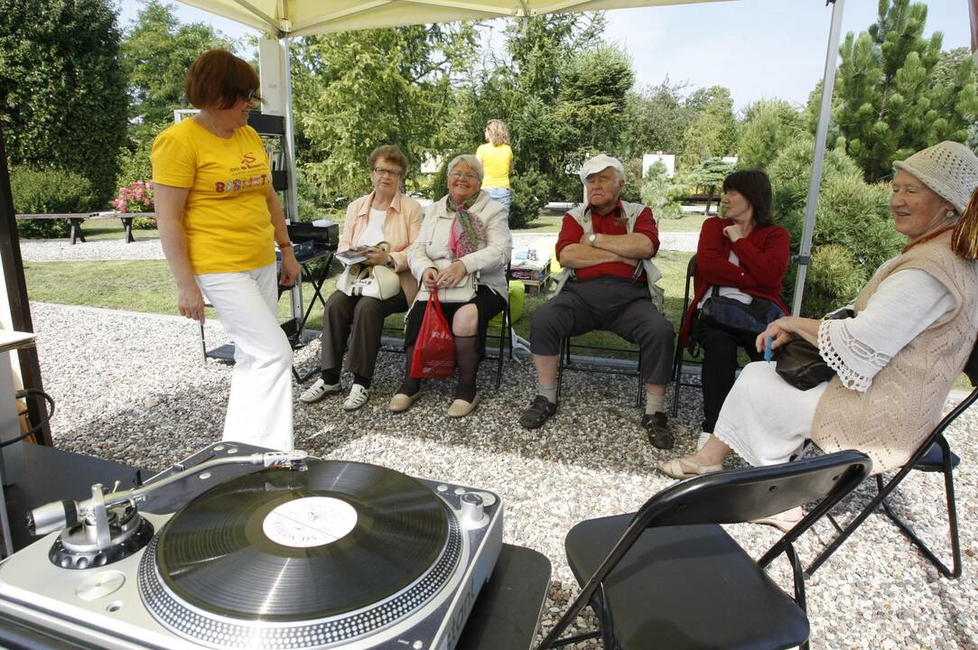 Klaipėdos botanikos sode - laisvi poezijos skaitymai