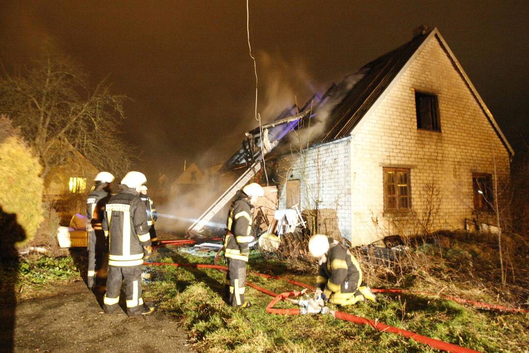 Klaipėdoje degė ūkinis pastatas