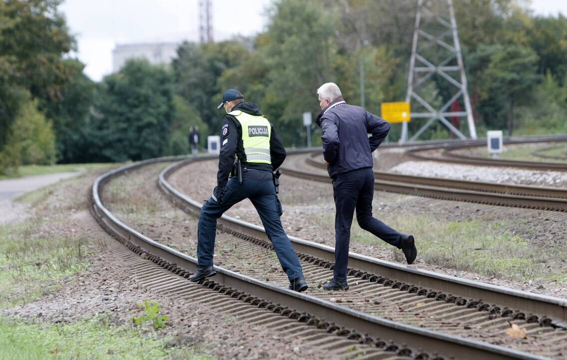 Darbingas ketvirtadienis pareigūnams: nubaudė pažeidėjus, sugavo ieškotą asmenį