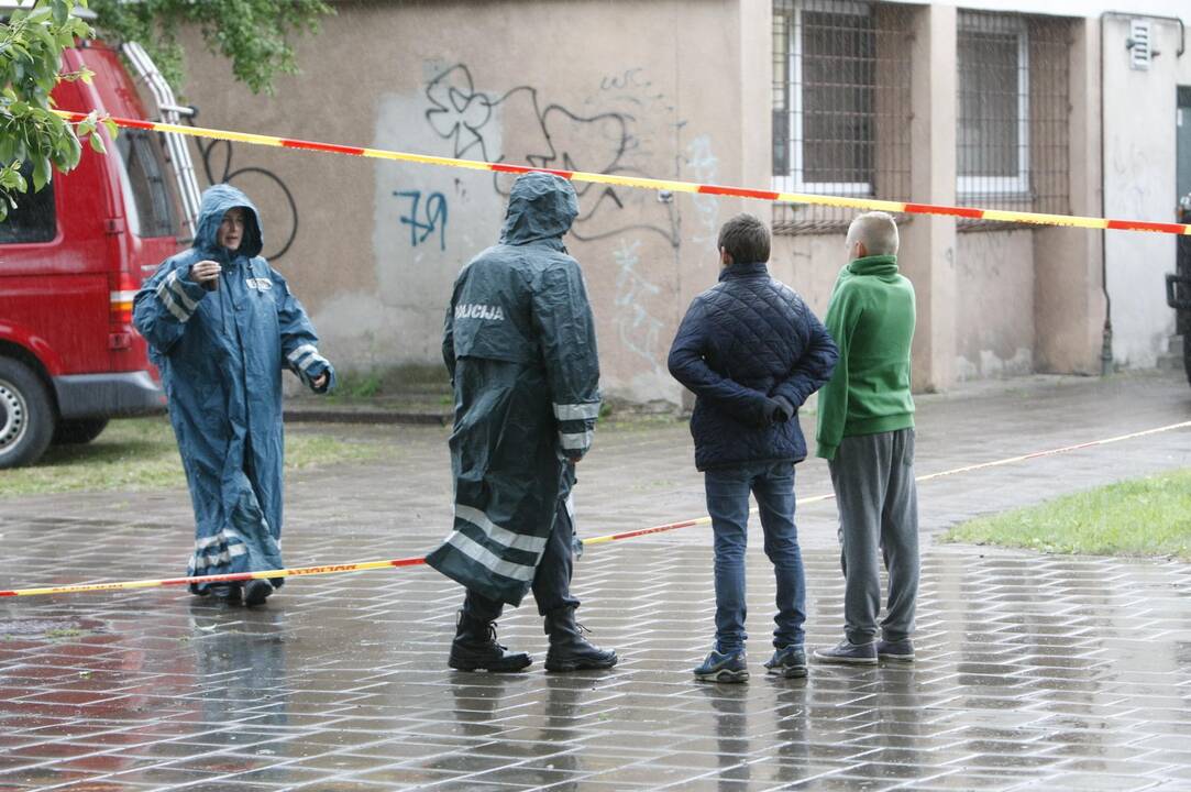 Pareigūnai treniruojasi reaguoti į teroristinį aktą prekybos centre