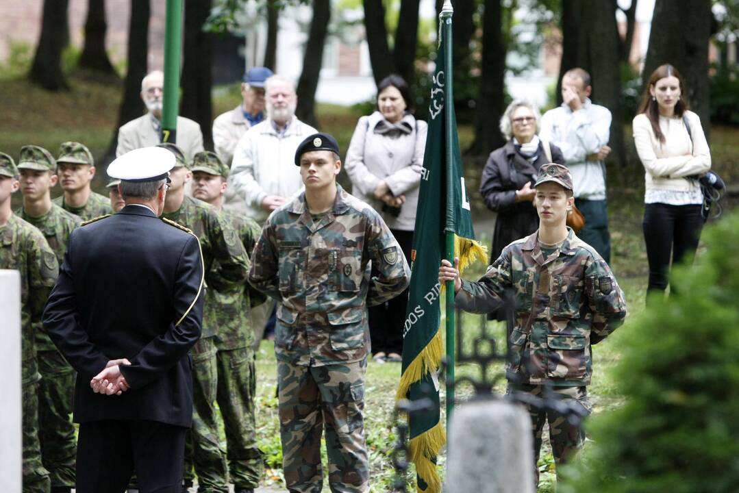 Atnaujintas paminklas 1923 metų žuvusiems sukilimo dalyviams atminti