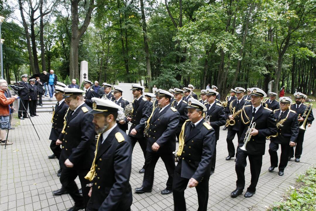 Atnaujintas paminklas 1923 metų žuvusiems sukilimo dalyviams atminti