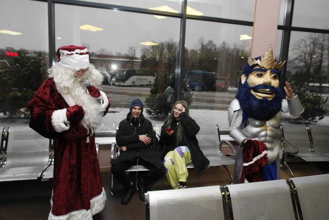 Kalėdų Senelis Klaipėdos autobusų stotyje
