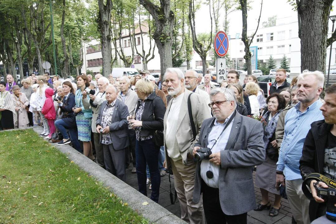 Atminimo lentos atidengimas