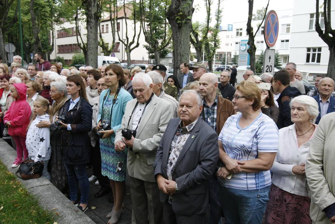 Atminimo lentos atidengimas