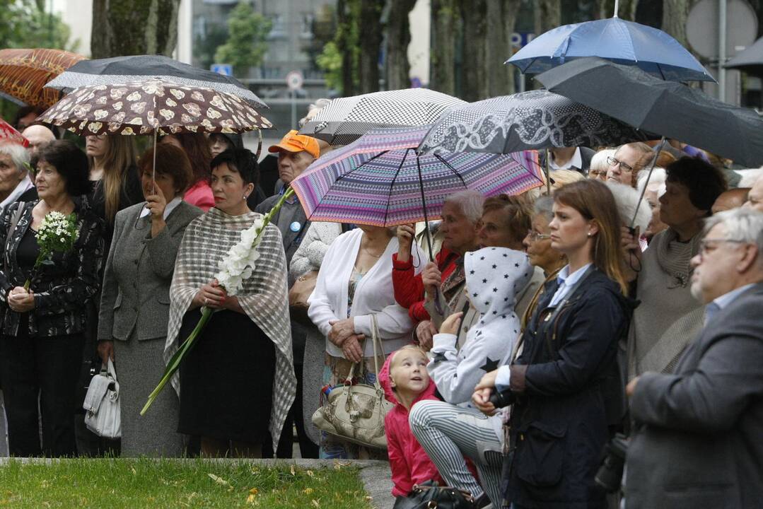 Atminimo lentos atidengimas