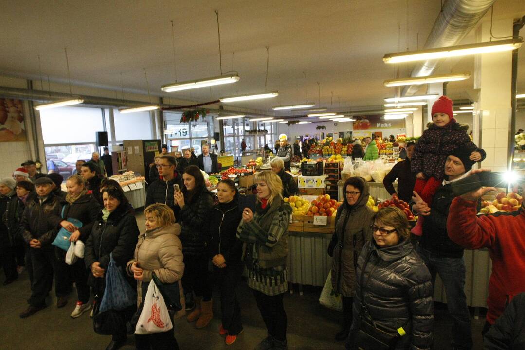 Klaipėdos Naujajame turguje lankėsi cirko artistai 