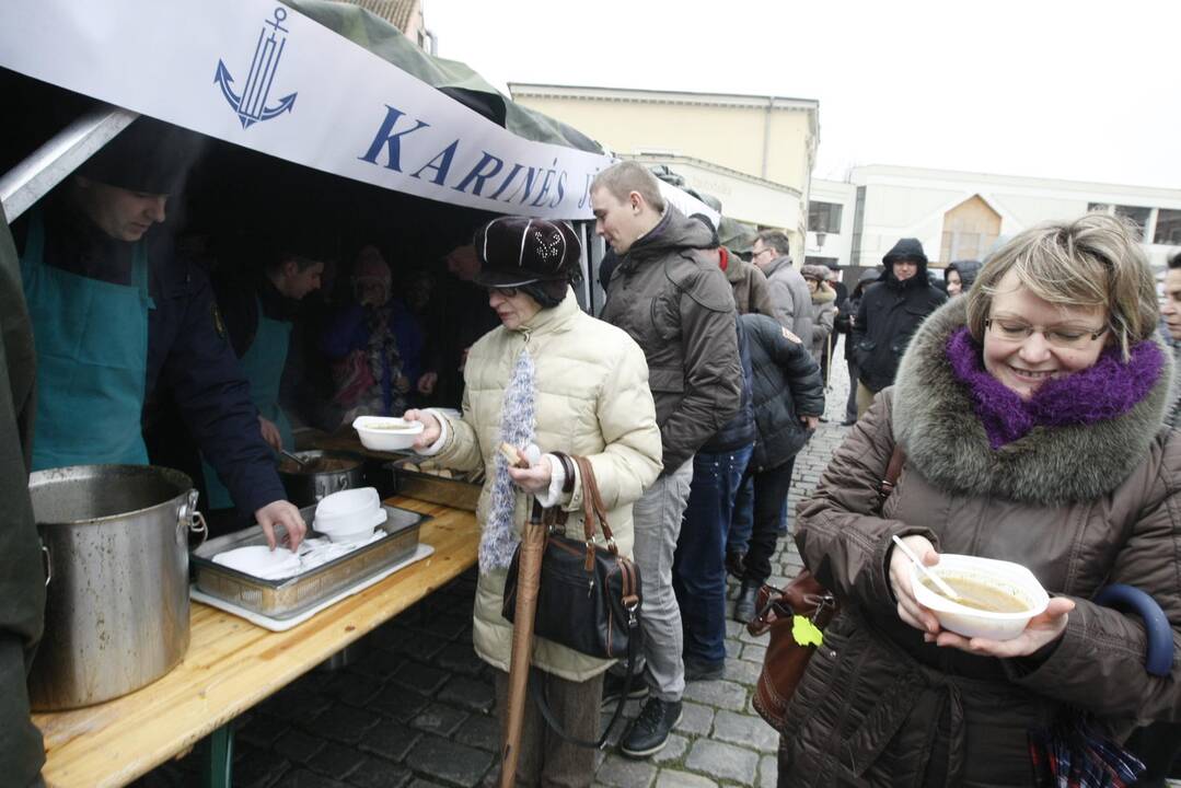 Klaipėdiečius vaišino žuviene ir koše