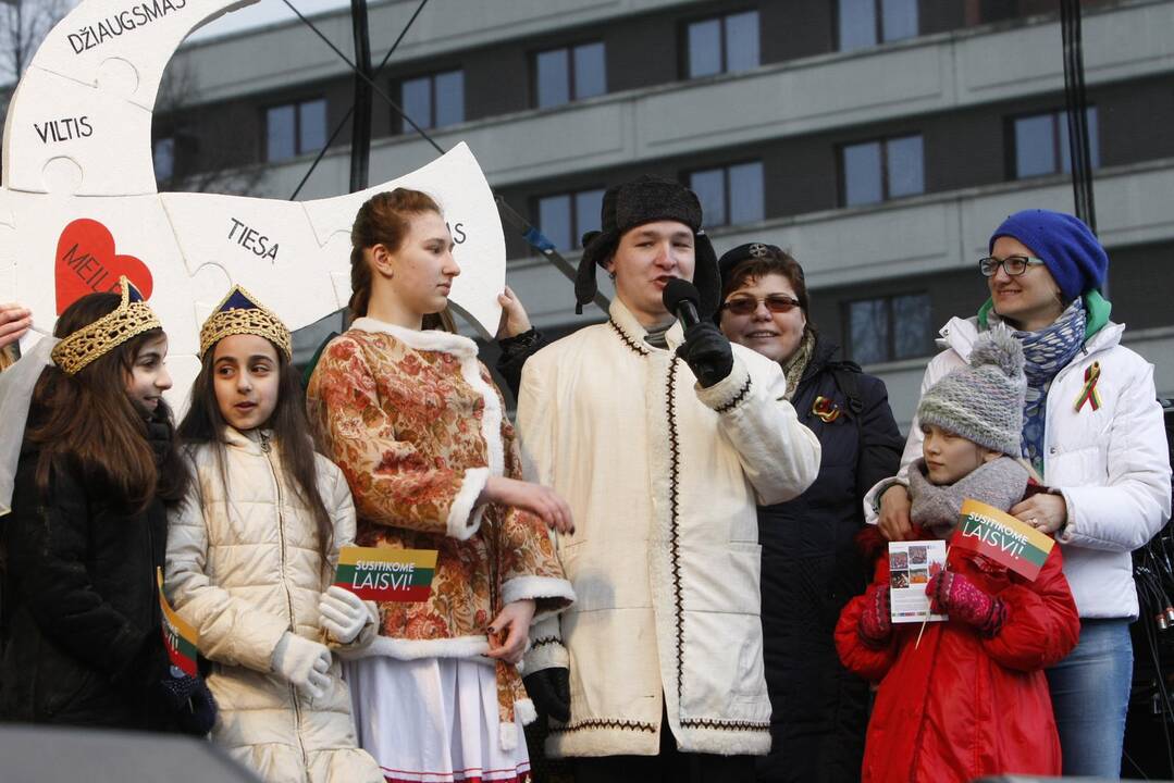 „Tautiška giesmė“ skambėjo įvairiomis kalbomis