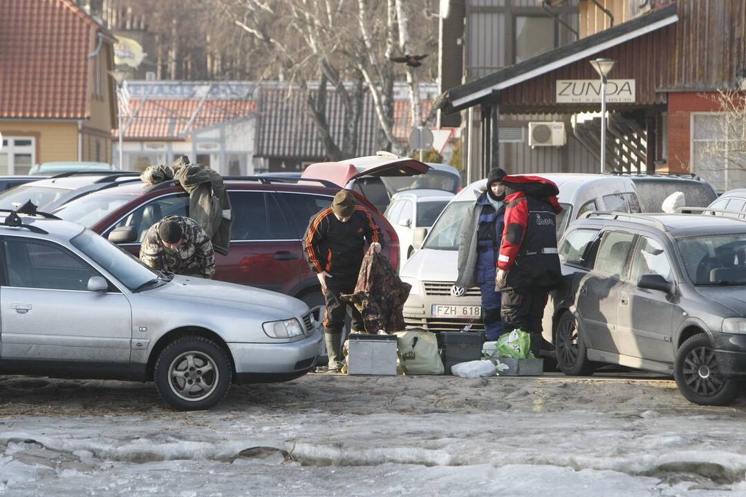 Žūklės malonumai – ant Kuršių marių ledo