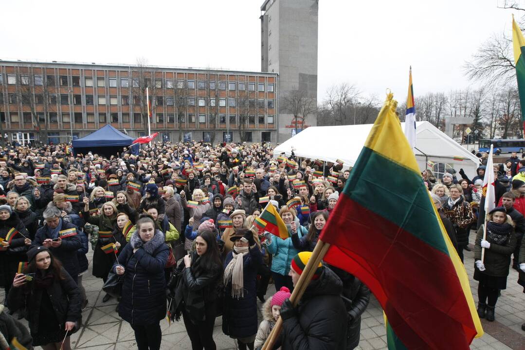 „Tautiška giesmė“ skambėjo įvairiomis kalbomis