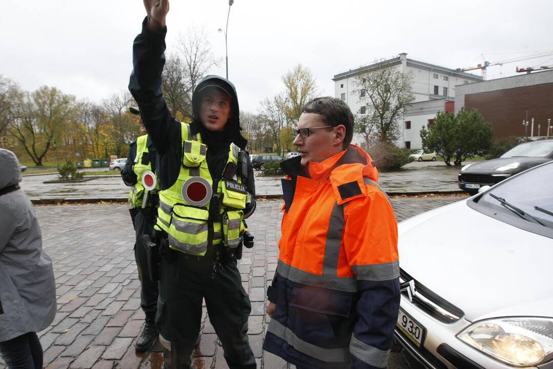 Vėjas nuo rekonstruojamos „Švyturio“ daryklos nuplėšė pastolius