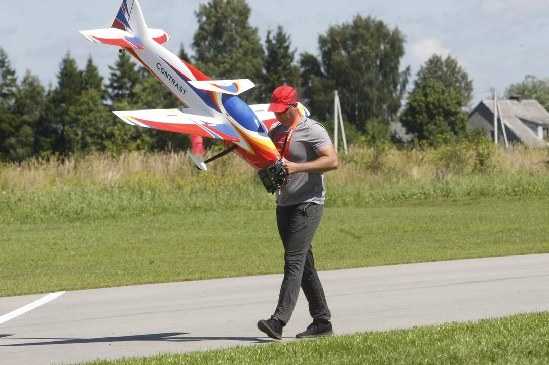 Aviamodelių varžybos Mickuose