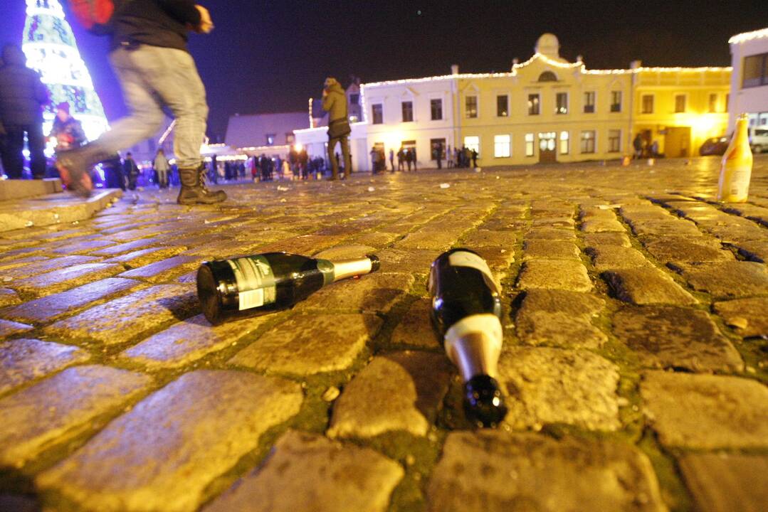 Iškuopė šventusiųjų paliktas šiukšles