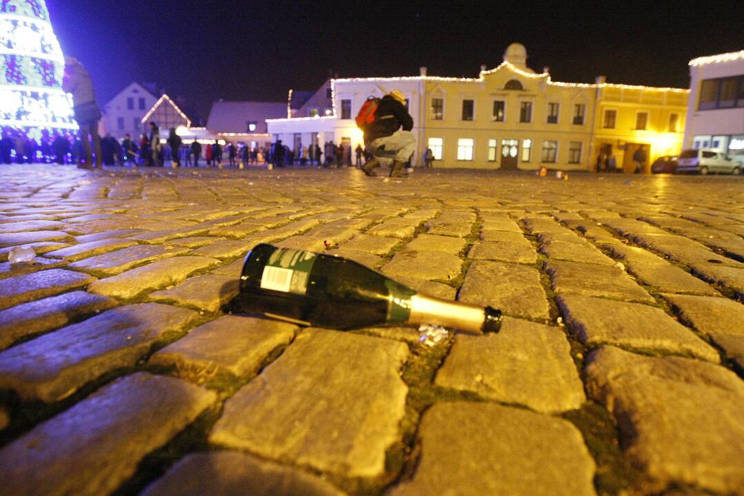 Iškuopė šventusiųjų paliktas šiukšles