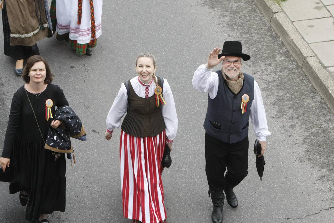 Chorų dalyvių eisena Klaipėdoje