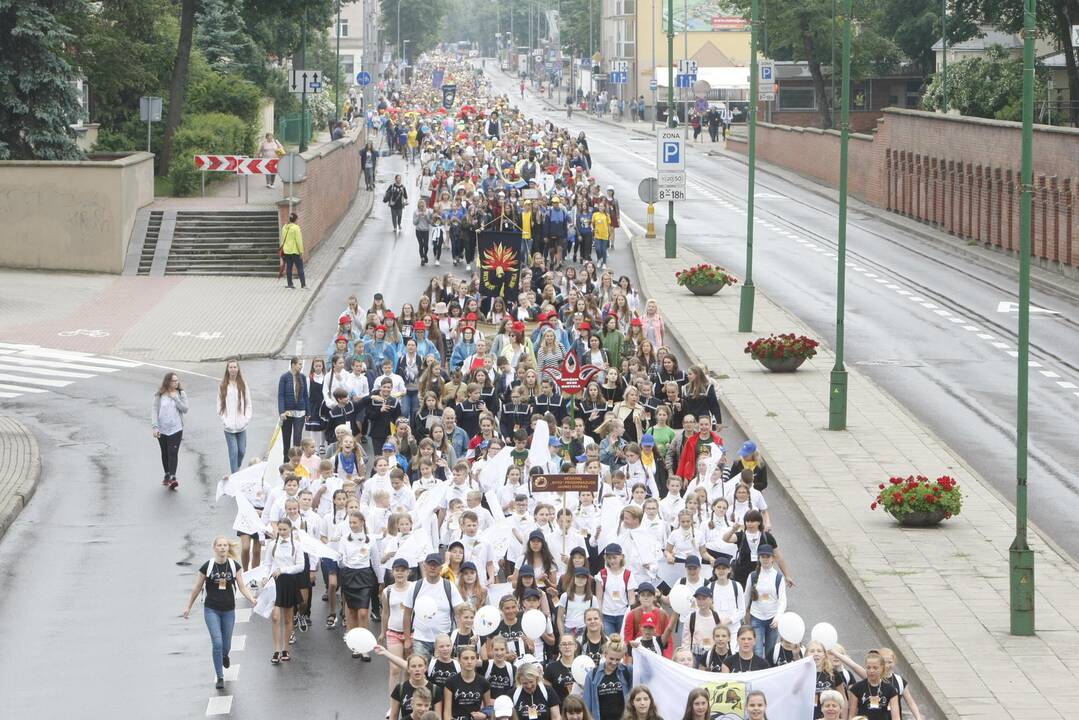 Chorų dalyvių eisena Klaipėdoje