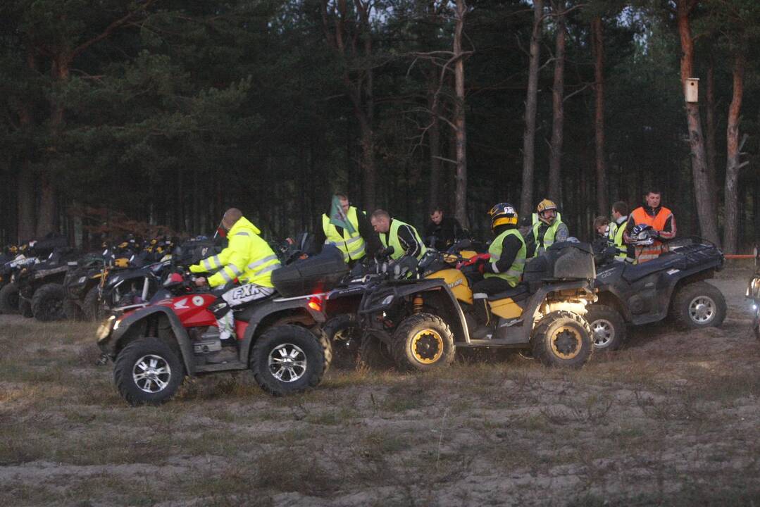 Naktinės keturračių varžybos