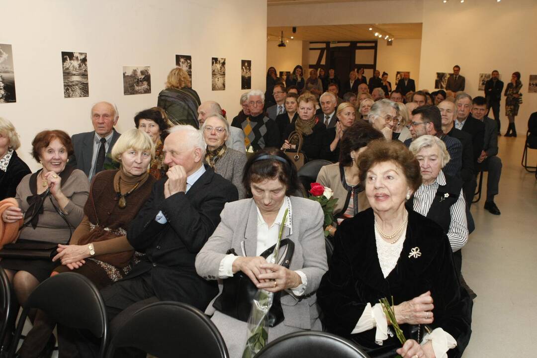 Klaipėdos garbės piliečio regalijų įteikimo Vaclovui Straukui ceremonija