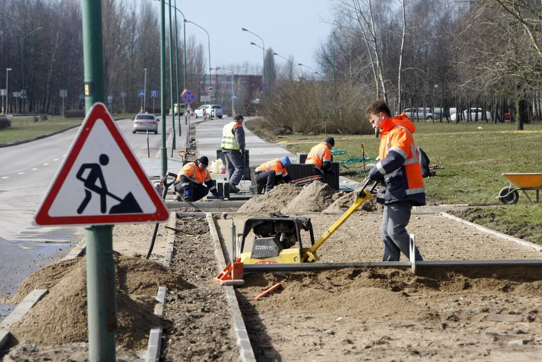 Ant šaligatvio nebeliks pelkės