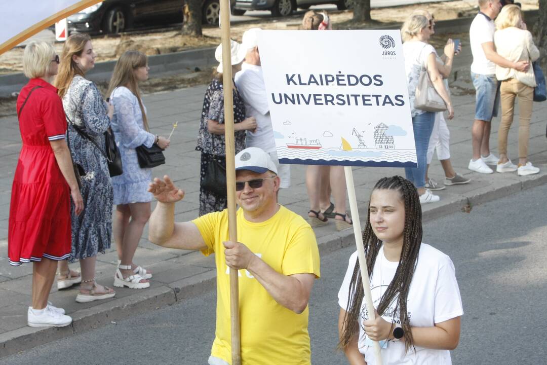 Jūros šventės eisena abejingų nepaliko