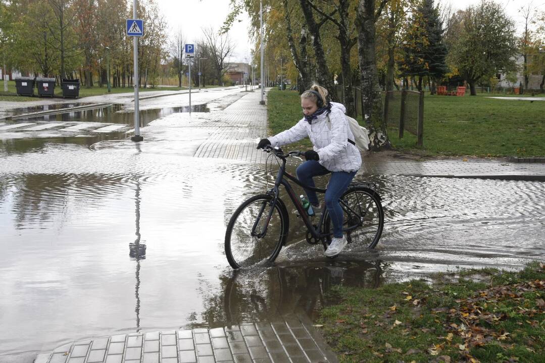 Uostamiestis vėl skęsta: smarkiai užlieta Liepų gatvė