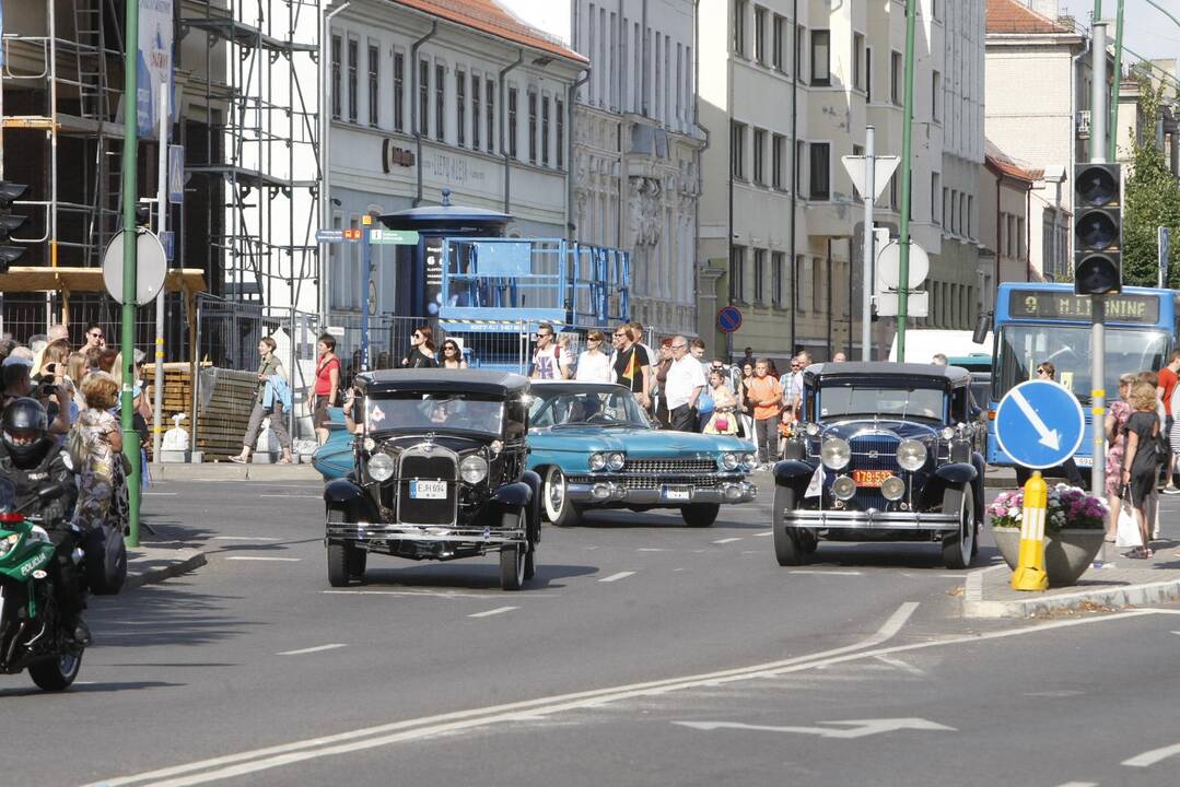 Senovinių automobilių paradas Klaipėdoje