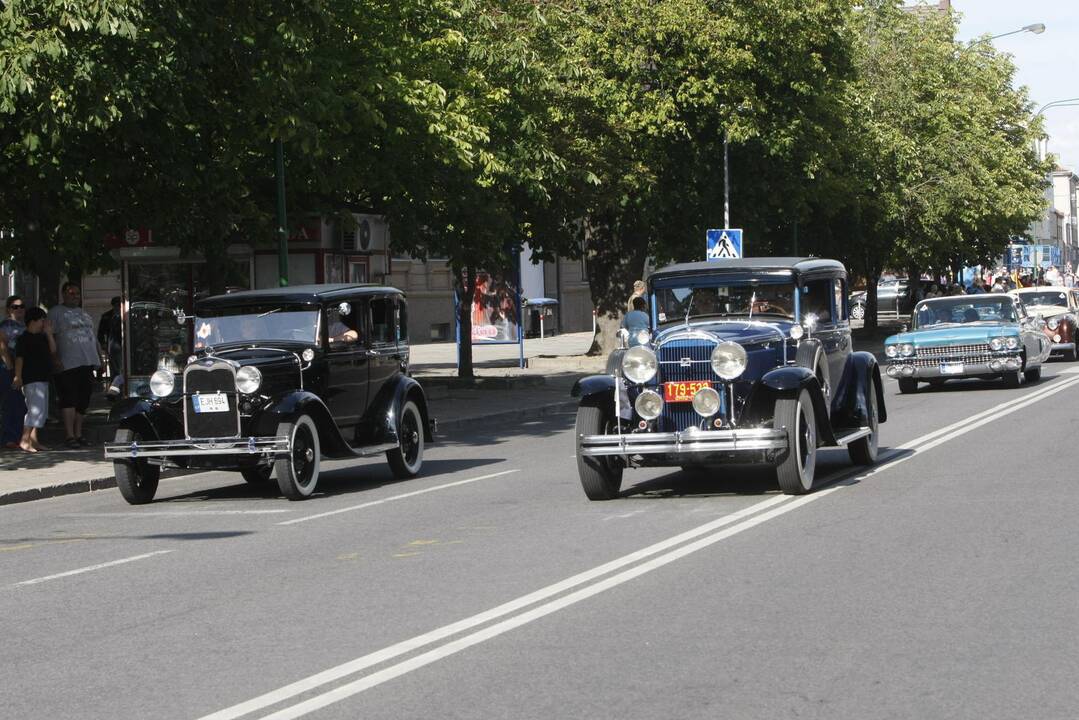 Senovinių automobilių paradas Klaipėdoje