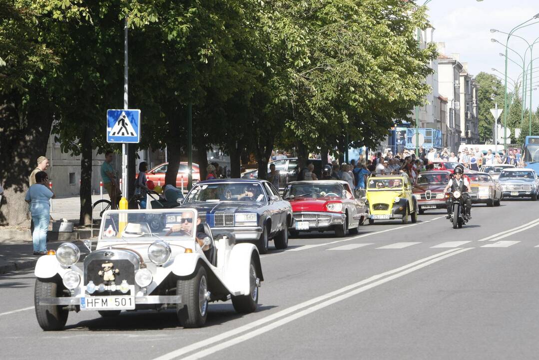 Senovinių automobilių paradas Klaipėdoje