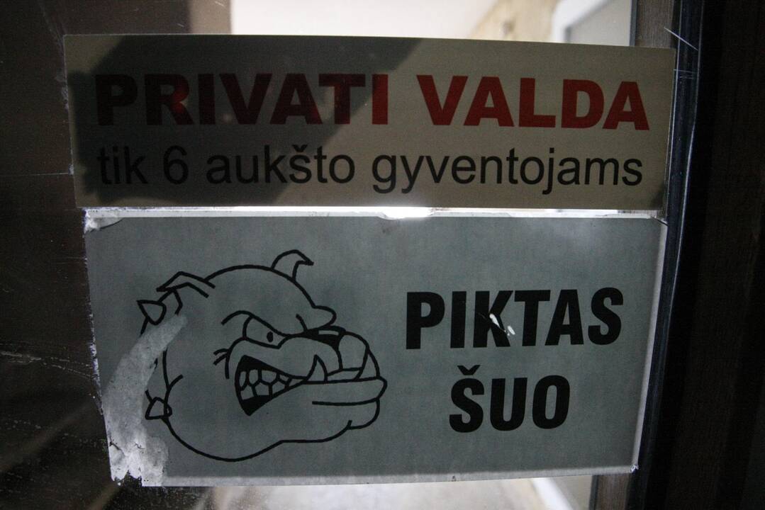 Naktį Palangoje degė buvęs „Lino“ poilsio namų daugiaaukštis pastatas