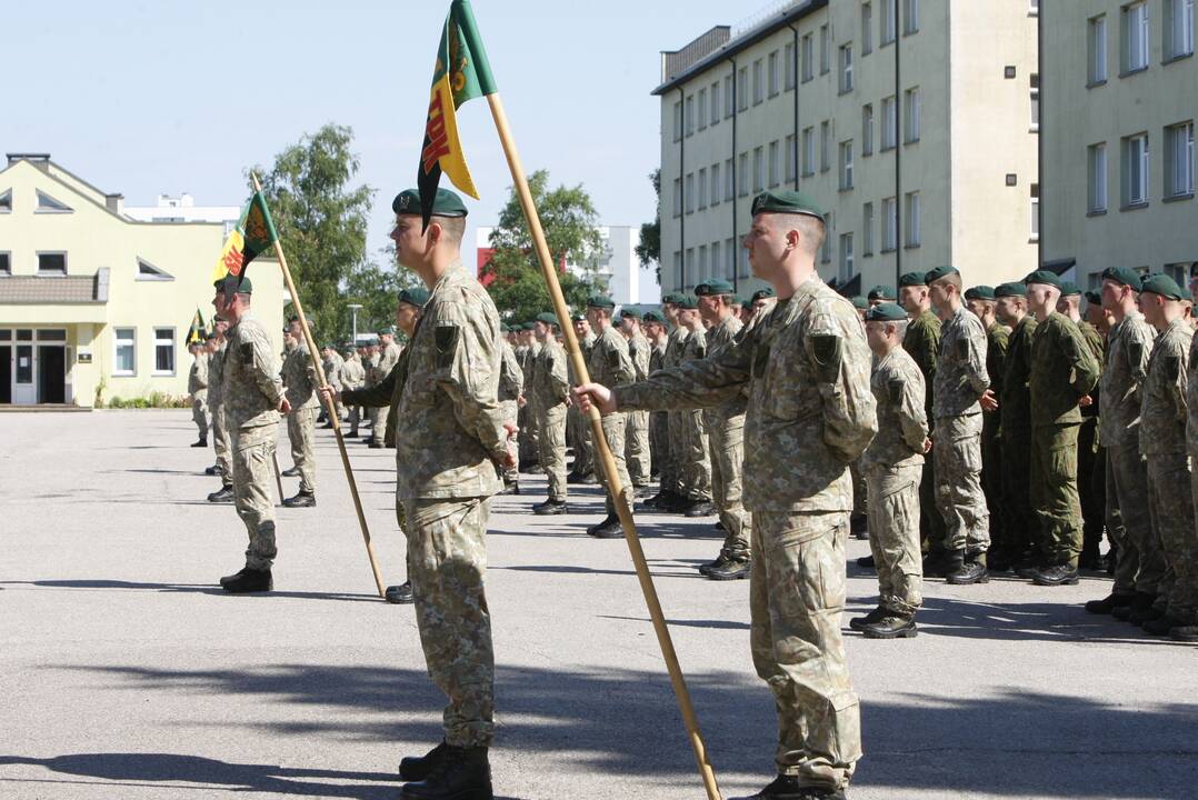 Klaipėdos Dragūnų batalione – vadų pasikeitimas ir šauktinių išlydėtuvės